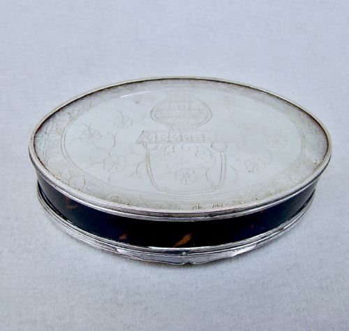 fig 2. VERY RARE EARLY GEORGIAN SILVER & CARVED MOTHER OF PEARL SNUFF BOX, CIRCA 1725
