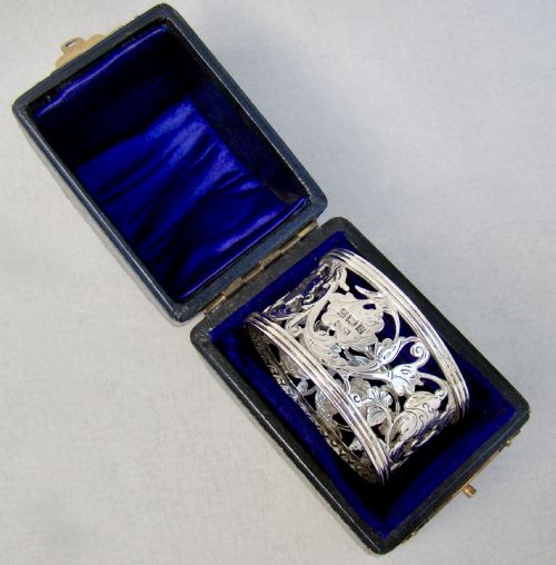 fig 1. DELIGHTFUL EDWARDIAN SOLID SILVER PIERCED NAPKIN RING BY REYNOLDS & WESTWWOOD, BIRMINGHAM 1901