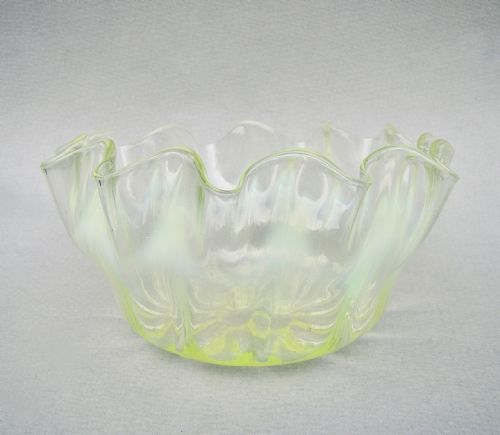 fig 2. BEAUTITUL VICTORIAN URANIUM VASELINE GLASS BOWL, CIRCA 1880
