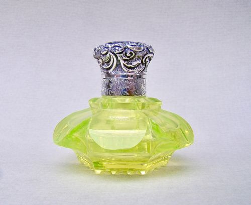 fig 1. STUNNING VICTORIAN SILVER MOUNTED URANIUM GLASS SCENT BOTTLE, CIRCA 1880