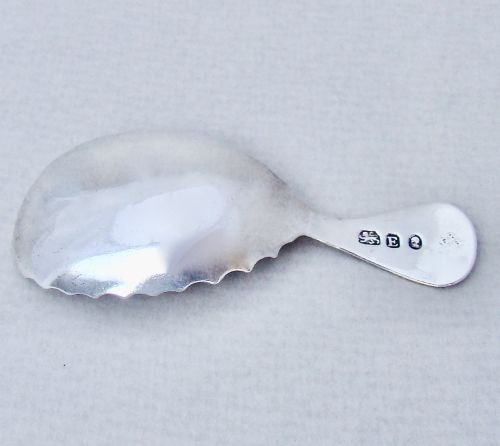 fig 2. GEORGIAN SILVER LEAF-SHAPED SILVER CADDY SPOON BY SMITH & HAYTER, LONDON 1800