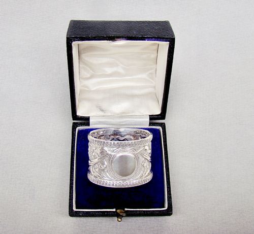 fig 1. STUNNING CASED VICTORIAN SILVER NAPKIN RING BY JOSIAH WILLIAMS & CO, LONDON 1900