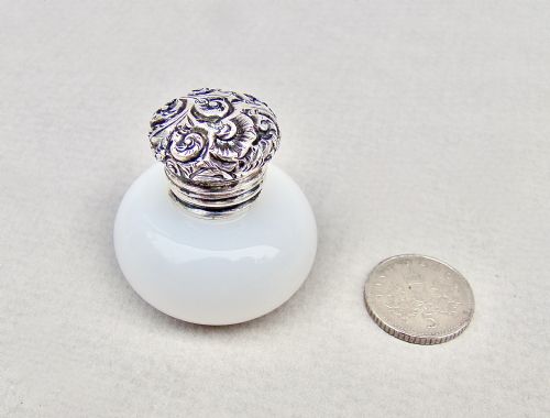 fig 2. VICTORIAN SILVER & OPALINE GLASS VINAIGRETTE, CIRCA 1890