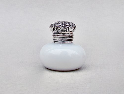 fig 3. VICTORIAN SILVER & OPALINE GLASS VINAIGRETTE, CIRCA 1890
