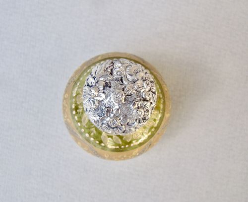 fig 2. DELIGHTFUL VICTORIAN SILVER MOUNTED GREEN AND GILT MOSER GLASS SCENT BOTTLE, CIRCA 1890