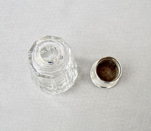 fig 2. ART DECO SILVER AND ENAMELLED GLASS SCENT BOTTLE BY HENRY PERKINS, LONDON 1921