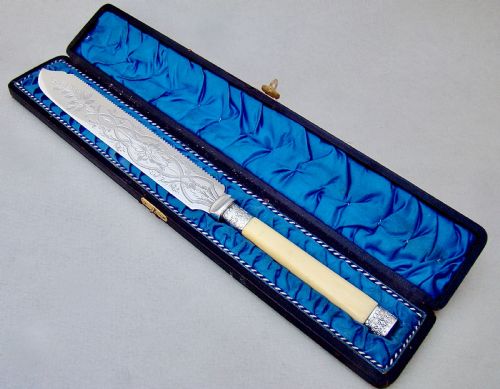 fig 1. CASED VICTORIAN SILVER PLATED CAKE KNIFE BY JONAS BOWEN & SONS, BIRMINGHAM CIRCA 1870