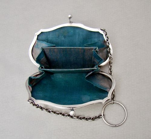 fig 3. DELIGHTFUL GEORGE V SILVER COCKTAIL PURSE BY GEORGE EDWIN WALTON, BIRMINGHAM 1918