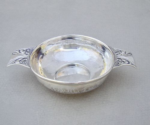 Very Rare Arts & Craft Silver Quaich by William Hutton for Lawrence Connell, London 1902