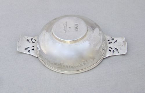 fig 3. VERY RARE ARTS & CRAFT SILVER QUAICH BY WILLIAM HUTTON FOR LAWRENCE CONNELL, LONDON 1902
