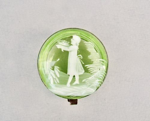 Very Rare 19th Century French "Mary Gregory" Uranium Glass Trinket Box, Circa 1890

