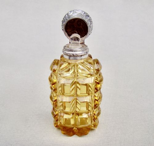 fig 2. RARE AND EXQUISITE VICTORIAN SILVER AND AMBER GLASS SCENT BOTTLE, CIRCA 1890