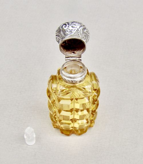 fig 3. RARE AND EXQUISITE VICTORIAN SILVER AND AMBER GLASS SCENT BOTTLE, CIRCA 1890