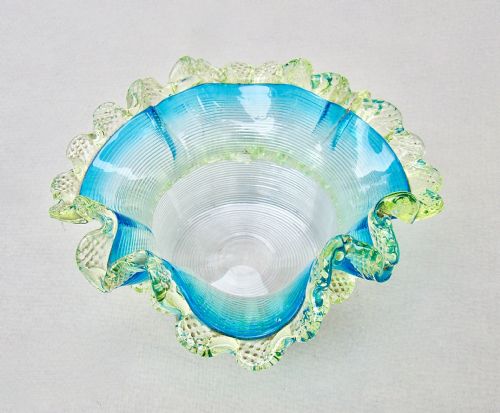 RARE STEVENS WILLIAMS VICTORIAN THREADED TURQUOISE URANIUM GLASS SWEETMEAT DISH CIRCA 1880 - ADDITIONAL PHOTO 2