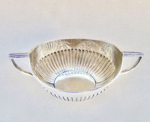 fig 2. ELEGANT GEORGE V SILVER SUGAR BOWL BY THE BARKER BROTHERS, CHESTER 1922