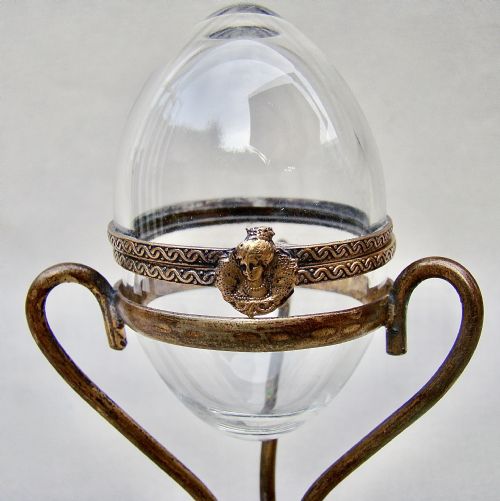 DELIGHTFUL FRENCH PALAIS ROYAL CLEAR GLASS CASKET ON ORMULU STAND CIRCA 1860 - ADDITIONAL PHOTO 3
