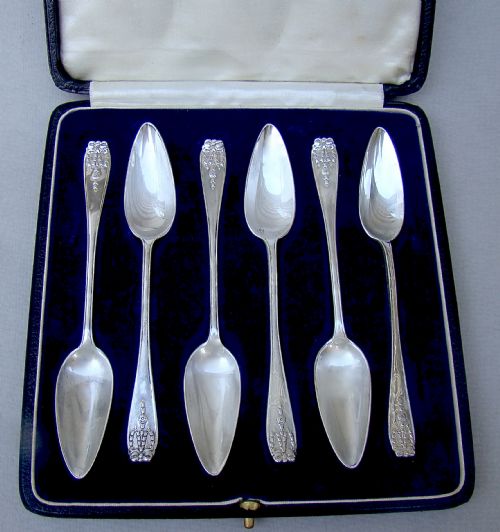 Elegant Cased Set of Six Solid Silver Grapefruit Spoons by Josiah Williams & Co, London 1925