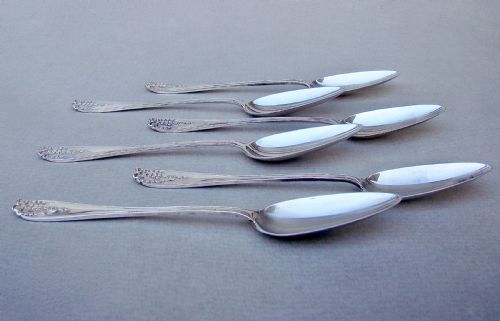 fig 2. ELEGANT CASED SET OF SIX SOLID SILVER GRAPEFRUIT SPOONS BY JOSIAH WILLIAMS & CO, LONDON 1925