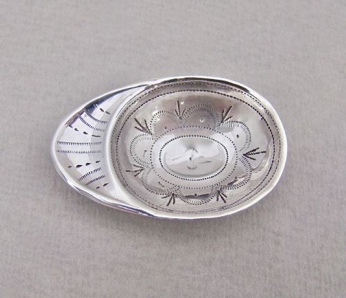 fig 2. RARE GEORGIAN SILVER JOCKEY CAP CADDY SPOON BY SAMUEL PEMBERTON, BIRMINGHAM CIRCA 1795
