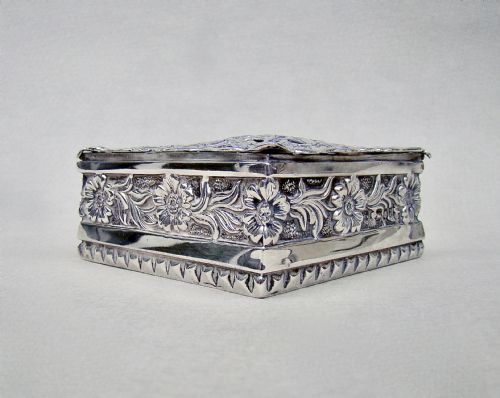 fig 3. FABULOUS VICTORIAN SILVER POT POURRI BOX BY SAMUEL JACOBS, LONDON 1896