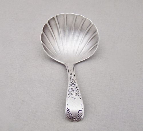 fig 2. EXQUISITE GEORGIAN SILVER CADDY SPOON BY ROBERT RUTLAND, LONDON 1826