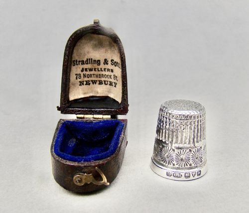 fig 2. CASED GEORGE V SILVER THIMBLE BY CHARLES HORNER, CHESTER 1921
