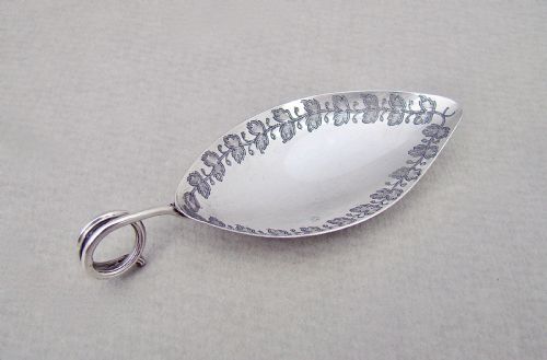 fig 2. GEORGIAN SILVER LEAF-SHAPED CADDY SPOON BY ELIZABETH MORLEY, LONDON 1807