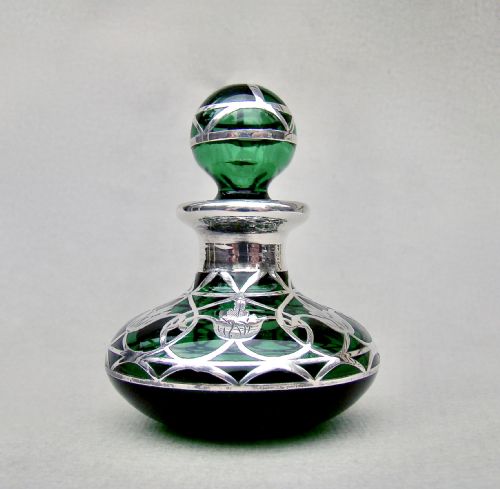 fig 1. FABULOUS ART NOUVEAU OVERLAY STERLING SILVER & BRISTOL GREEN GLASS SCENT BOTTLE, CIRCA 1900