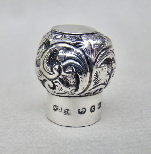 fig 3. VICTORIAN SILVER MOUNTED LIME GREEN CUT GLASS SCENT BOTTLE BY THE MOUSLEY BROTHERS, BIRMINGHAM 1898