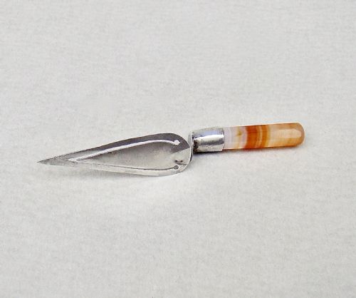 fig 1. DELIGHTFUL GEORGE V SILVER AND BANDED AGATE TROWEL BOOKMARK BY WILLIAM HENRY LEATHER, BIRMINGHAM 1915