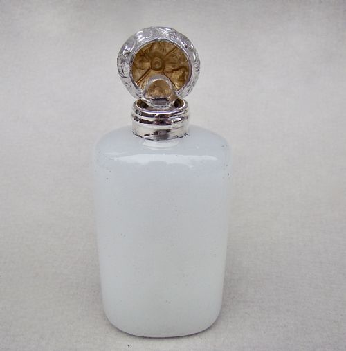 VICTORIAN SILVER AND WHITE OPALINE GLASS SCENT BOTTLE CIRCA 1880 - ADDITIONAL PHOTO 1