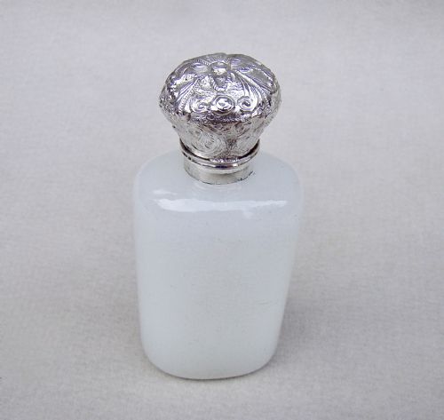 VICTORIAN SILVER AND WHITE OPALINE GLASS SCENT BOTTLE CIRCA 1880 - ADDITIONAL PHOTO 2