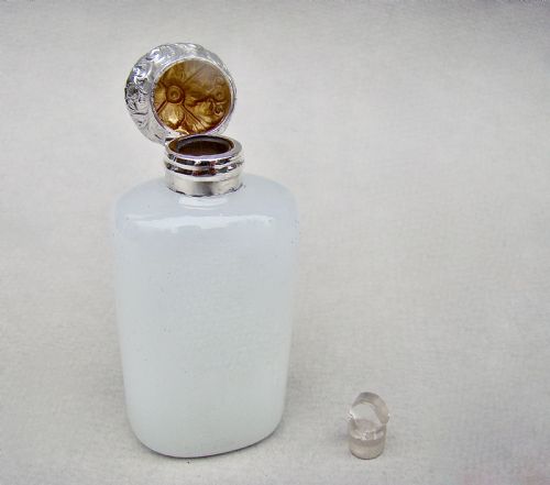 VICTORIAN SILVER AND WHITE OPALINE GLASS SCENT BOTTLE CIRCA 1880 - ADDITIONAL PHOTO 4