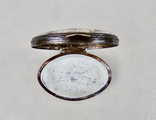 UNUSUAL GEORGIAN BILSTON ENAMEL PATCH BOX CIRCA 1780 - ADDITIONAL PHOTO 3