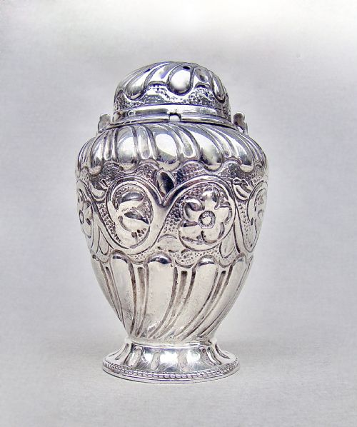 fig 2. DELIGHTFUL VICTORIAN SILVER POUNCE POT BY JAMES DEAKIN & SONS, SHEFFIELD 1886