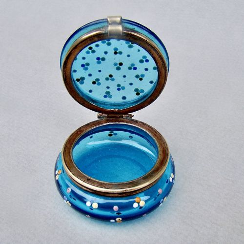 fig 2. DELIGHTFUL FRENCH TURQUOISE GLASS ENAMELLED TRINKET BOX, CIRCA 1890