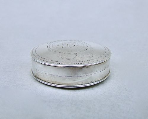 GEORGIAN SILVER COUNTER BOX BY SAMUEL PEMBERTON BIRMINGHAM 1793 WITH MOTHER OF PEARLS COUNTERS - ADDITIONAL PHOTO 2