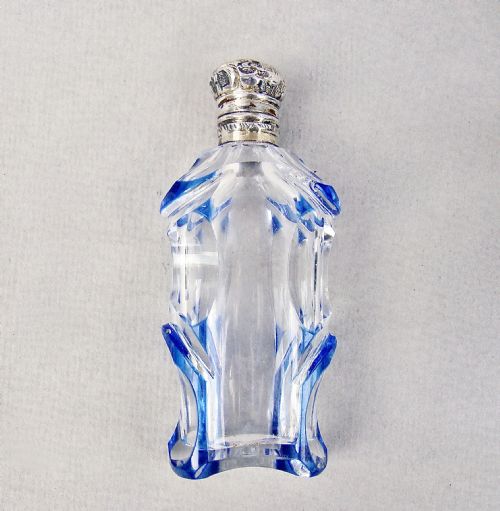 19TH C FRENCH CASED SILVER AND BLUE OVERLAY GLASS SCENT BOTTLE CIRCA 1870 - ADDITIONAL PHOTO 2