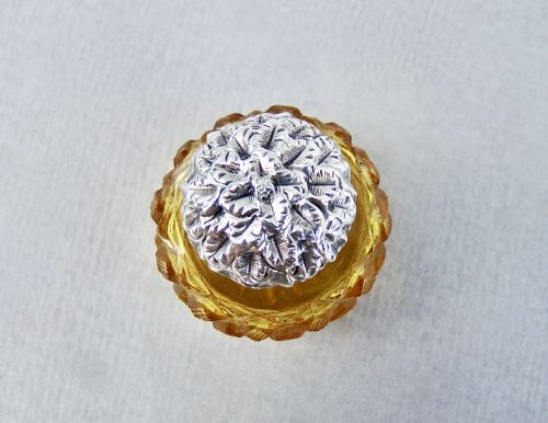 fig 3. RARE VICTORIAN SILVER MOUNTED AMBER GLASS VINAIGRETTE, CIRCA 1880