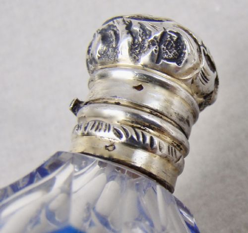 19TH C FRENCH CASED SILVER AND BLUE OVERLAY GLASS SCENT BOTTLE CIRCA 1870 - ADDITIONAL PHOTO 8