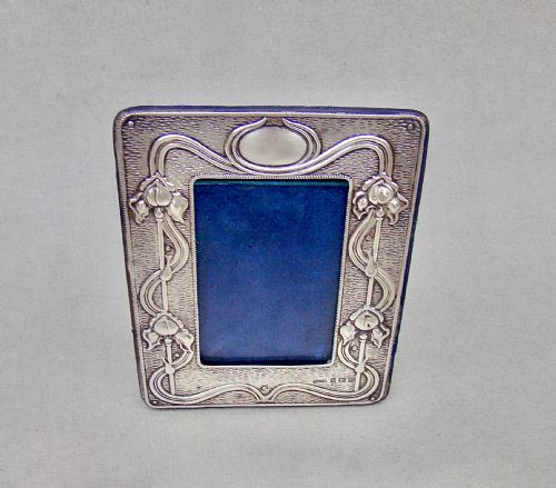fig 2. EXQUISITE ART NOUVEAU SMALL SILVER PHOTO FRAME BY A&J ZIMMERMAN, BIRMINGHAM 1902