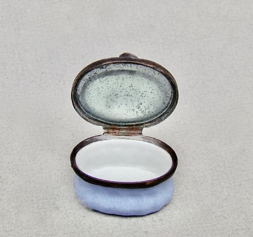 EXQUISITE GEORGIAN BILSTON ENAMEL PATCH BOX CIRCA 1780 - ADDITIONAL PHOTO 3