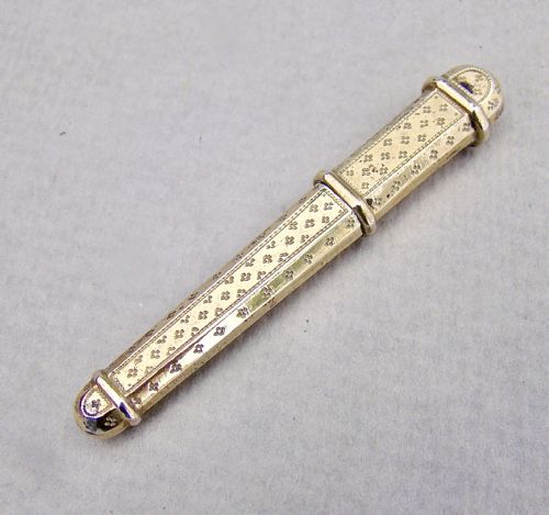 fig 1. ELEGANT 19TH CENTURY FRENCH SILVER GILT NEEDLE CASE , CIRCA 1870