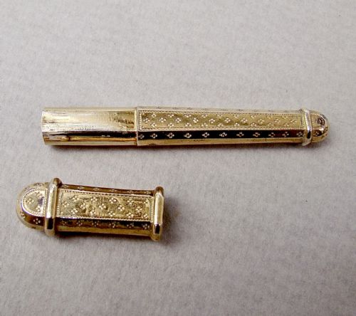 fig 2. ELEGANT 19TH CENTURY FRENCH SILVER GILT NEEDLE CASE , CIRCA 1870