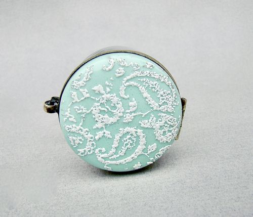 UNUSUAL 19TH C GLASS ENAMELLED PORCELAIN TRINKET BOX CIRCA 1890 - ADDITIONAL PHOTO 2