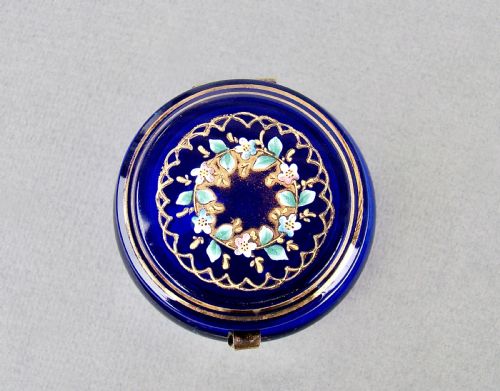 fig 1. 19TH CENTURY FRENCH ENAMELLED BRISTOL BLUE GLASS TRINKET BOX, CIRCA 1890
