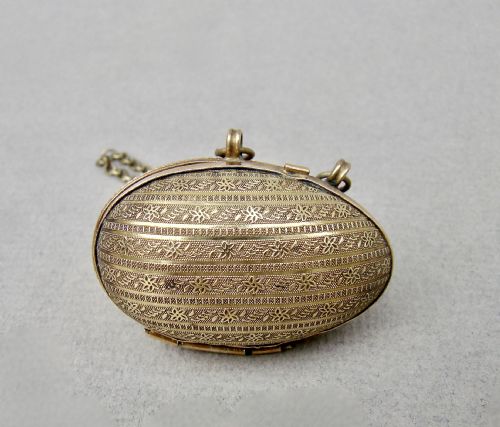 EXQUISITE CHARLES HORNER SILVER THIMBLE CASED IN ORMULU CHATELAINE EGGSHAPED HOLDER - ADDITIONAL PHOTO 3