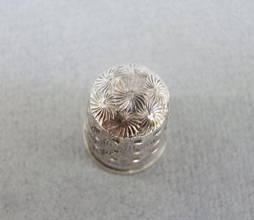 EXQUISITE CHARLES HORNER SILVER THIMBLE CASED IN ORMULU CHATELAINE EGGSHAPED HOLDER - ADDITIONAL PHOTO 4