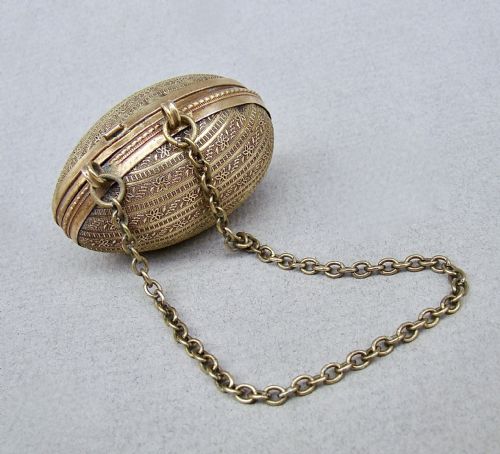 EXQUISITE CHARLES HORNER SILVER THIMBLE CASED IN ORMULU CHATELAINE EGGSHAPED HOLDER - ADDITIONAL PHOTO 6