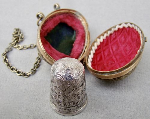 EXQUISITE CHARLES HORNER SILVER THIMBLE CASED IN ORMULU CHATELAINE EGGSHAPED HOLDER - ADDITIONAL PHOTO 7
